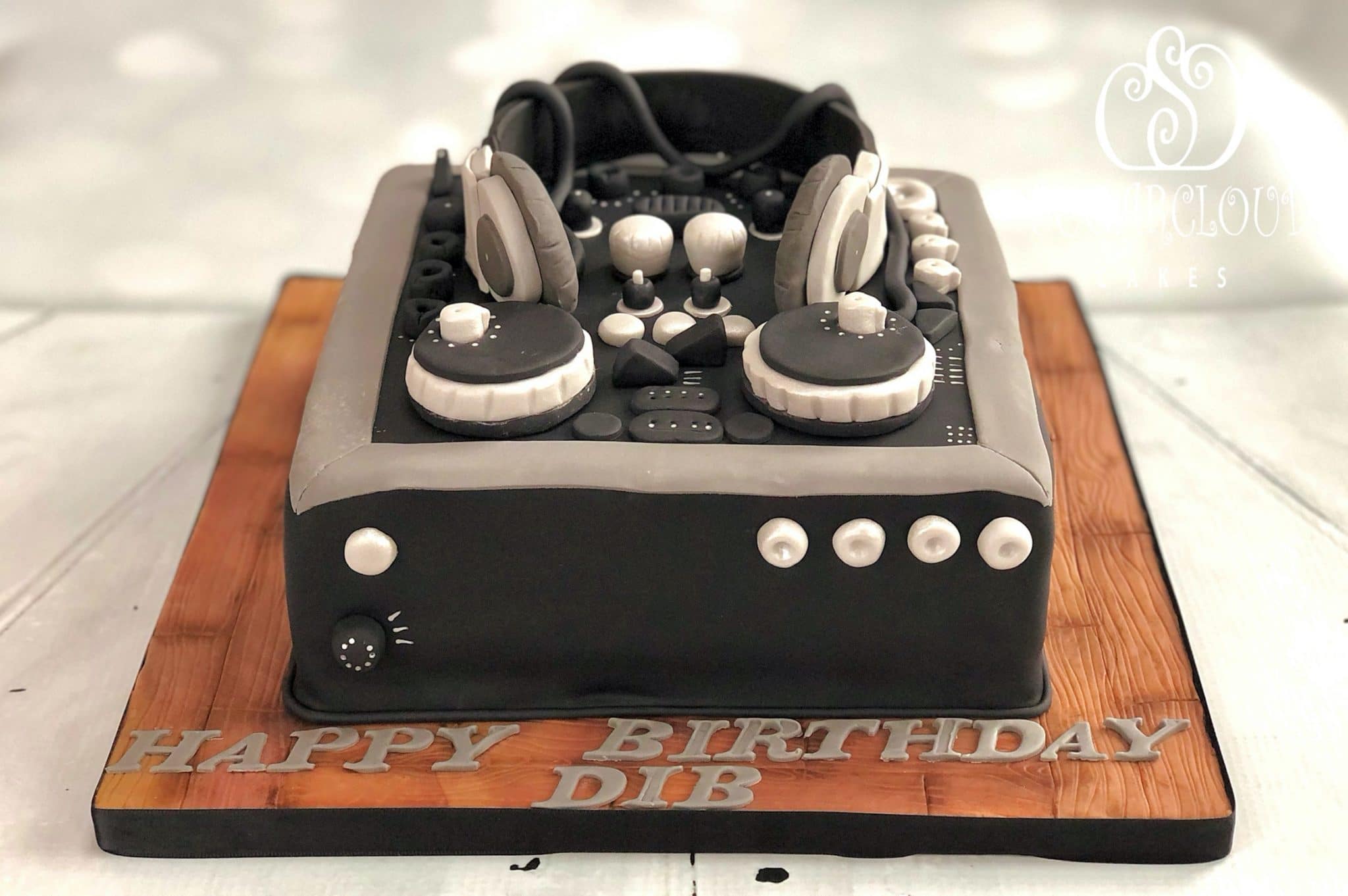 Lighted DJ Turntable Cake : 5 Steps (with Pictures) - Instructables